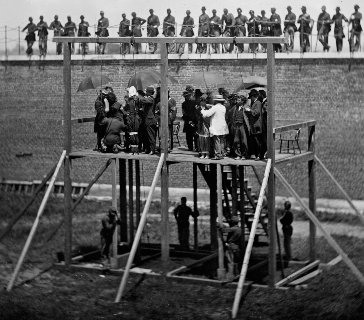 GeneMThompson's tweet photo. @BeschlossDC This is an actual image from that day… https://t.co/cmb4Ox42qC
