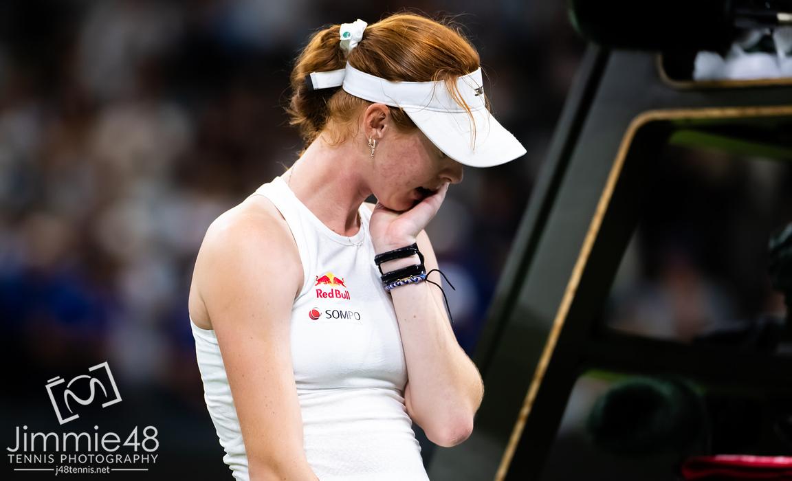 JJlovesTennis's tweet photo. When the realization hits that you just won your first ever Wimbledon centre court match 😛 https://t.co/iuIVGv9OsI