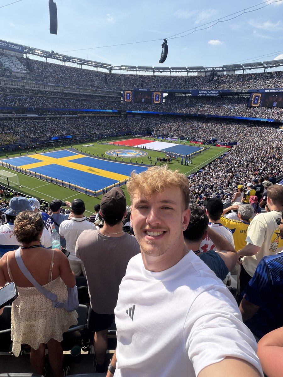fiago7's tweet photo. My first ever World Cup game. This is what I dreamed of as a kid. Thanks God and thanks to every single one of you ❤️ https://t.co/A1OUs6ik6C
