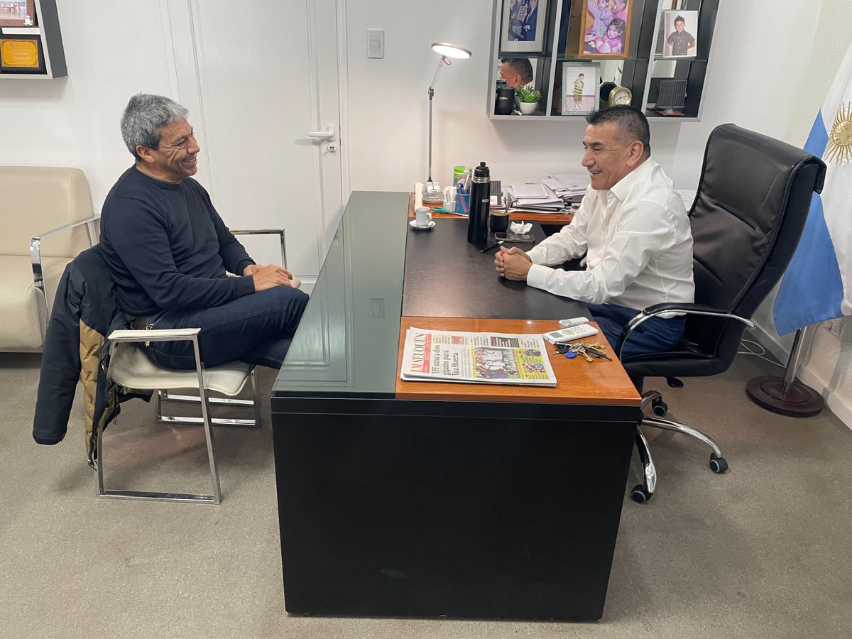 jesusescobarnqn's tweet photo. Hay que defender Neuquén. Esa es nuestra premisa, con políticas y acciones progresistas, inclusivas y con sentido popular.
Hoy nos reunimos con Ramón Rioseco, intendente de Cutral Có y compañero. 
Neuquén necesita más justicia social, más integración, más futuro.
#SiempreJuntos https://t.co/KzuuSF8XpW