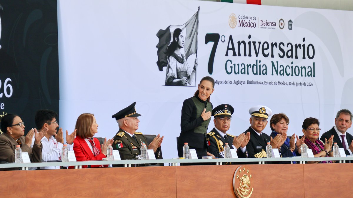 LauraI_Castillo's tweet photo. 🪖🇲🇽 Es un honor acompañar a la Presidenta @Claudiashein en el 7° Aniversario de la Guardia Nacional (@GN_MEXICO_), para reconocer a las mujeres y hombres que sirven a la nación. Su compromiso al proteger la vida, la paz y el patrimonio de las y los mexicanos es el reflejo de la grandeza de nuestro pueblo.(1/2)