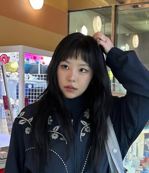 heebeejibies's tweet photo. yeji and wheein actually look so similar sometimes https://t.co/Y28hN1IDgY