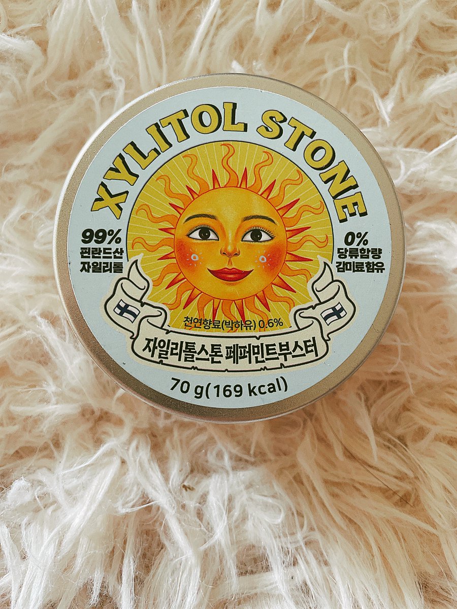 uru_ru_picako's tweet photo. ロフトで気になってたやつ、オリヤンにあって即買い。
宝石みたいでめっちゃキレイでかわいい。
1粒口に放り込めば、口の中に爽やな清涼感広がり口臭失せる。
味が美味しくて、これで虫歯や口臭対策できるならめっちゃええですやん♡ https://t.co/uoxpsiqgUx
