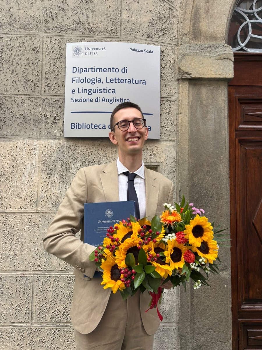 andrewolves_'s tweet photo. Happily survived my viva in the midst of a heatwave and ended this PhD not with a whimper but with a bang 💣🎉 many thanks are due to my supervisors, Prof Laura Giovannelli and Prof Fausto Ciompi, for their insightful comments and their invaluable guidance over these years. https://t.co/vTNqGkB2xl
