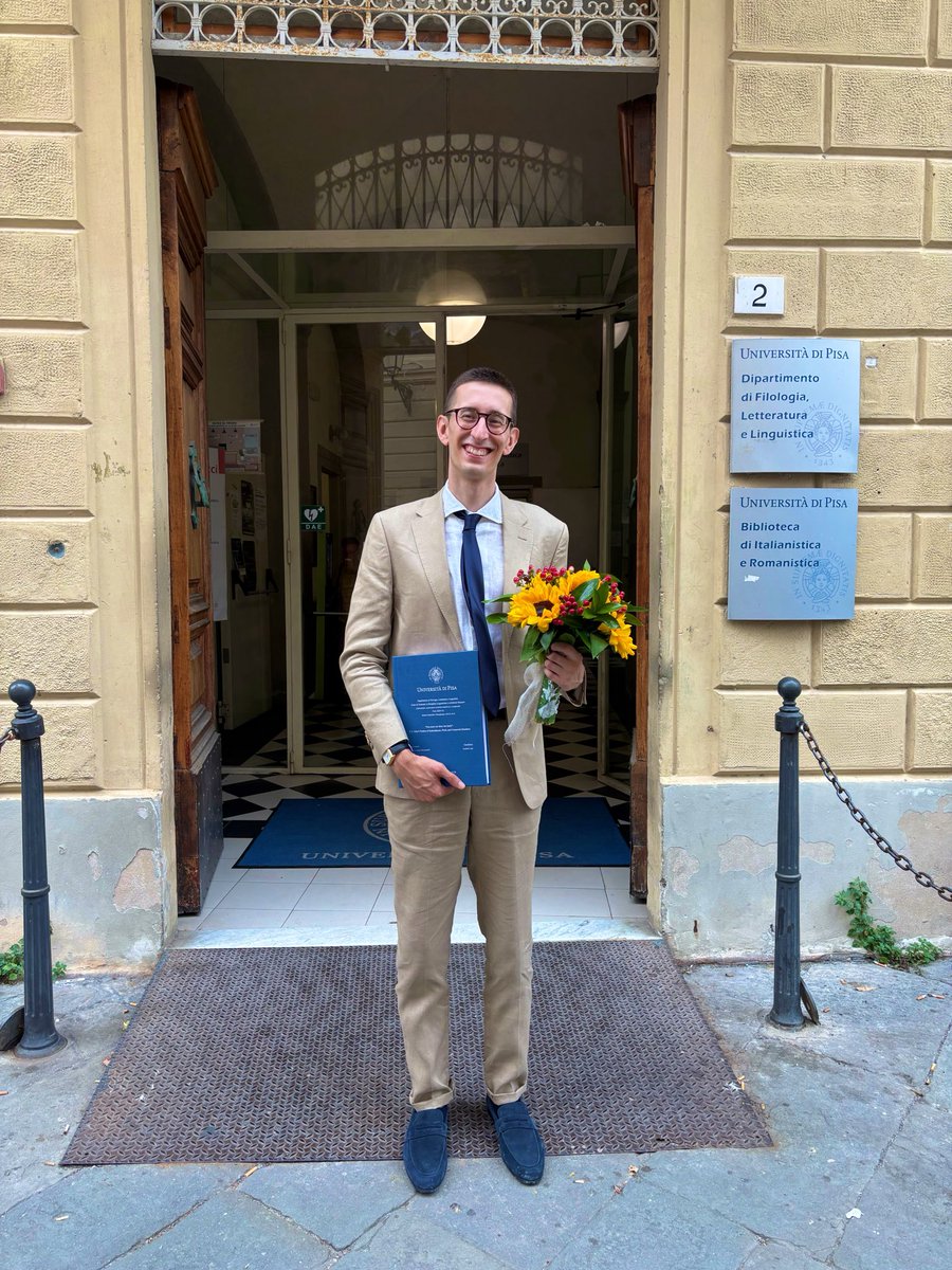 andrewolves_'s tweet photo. Happily survived my viva in the midst of a heatwave and ended this PhD not with a whimper but with a bang 💣🎉 many thanks are due to my supervisors, Prof Laura Giovannelli and Prof Fausto Ciompi, for their insightful comments and their invaluable guidance over these years. https://t.co/vTNqGkB2xl