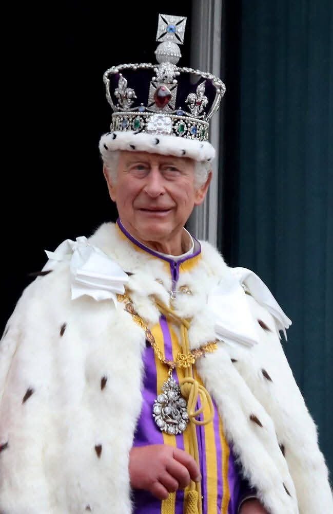 trumpjrRv45's tweet photo. Do you think he will end up being the most unpopular monarch of all time? https://t.co/I3edCOugOh