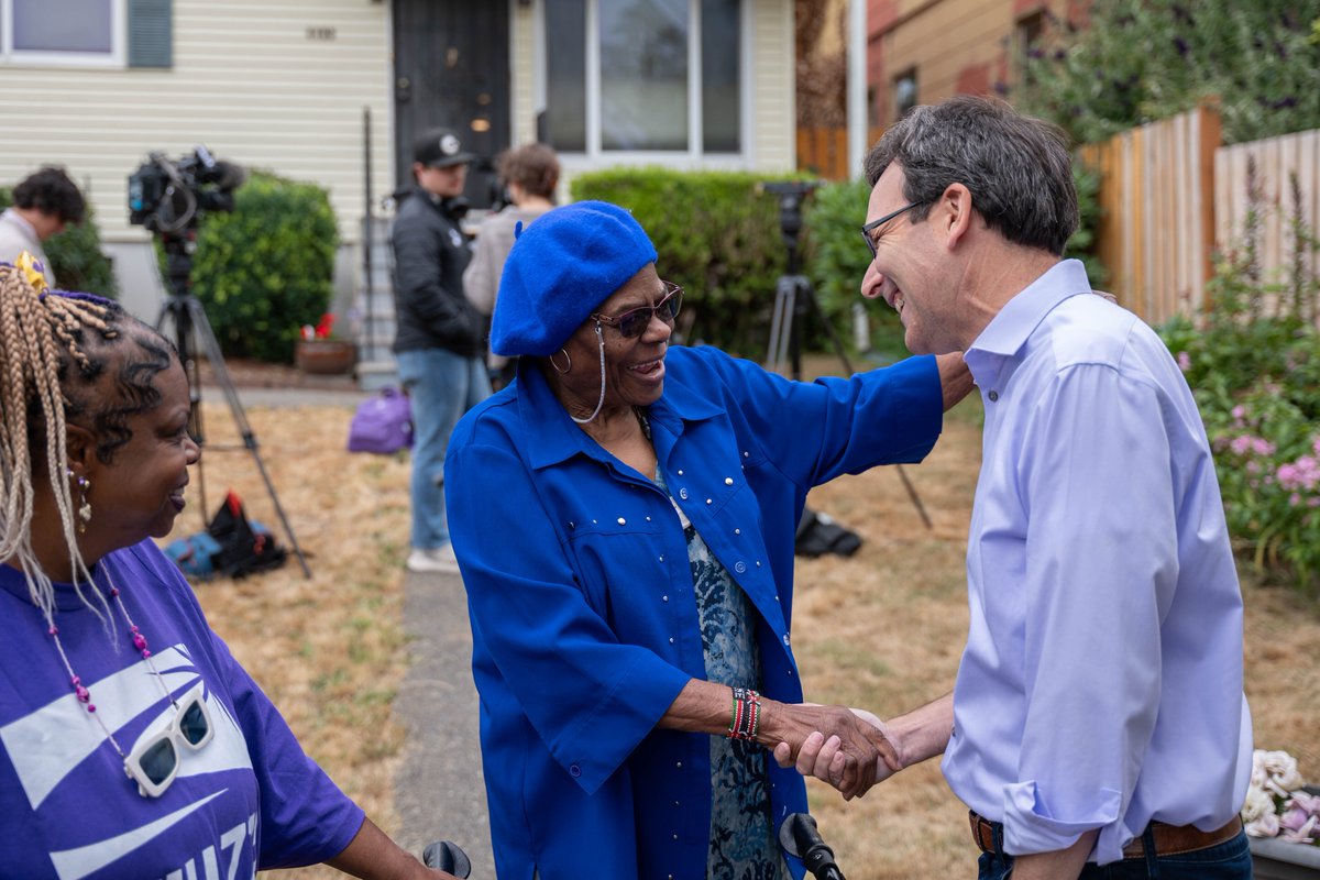 GovBobFerguson's tweet photo. We're celebrating the beginning of a first-in-the-nation program.

Starting tomorrow, WA Cares will begin paying its first benefits to Washingtonians who need support for their long-term care needs — helping to cover the costs of an in-home caregiver, equipment, home modifications, meal delivery, and more. 

I want to thank everyone who has been deeply involved over many years to make this happen. 

And thank you to Sonja, a home care aide, and her aunt Evelyn for hosting us today to talk about this great news.