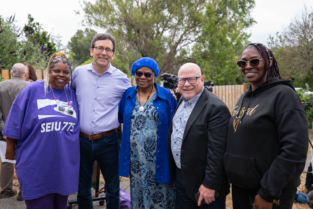 GovBobFerguson's tweet photo. We're celebrating the beginning of a first-in-the-nation program.

Starting tomorrow, WA Cares will begin paying its first benefits to Washingtonians who need support for their long-term care needs — helping to cover the costs of an in-home caregiver, equipment, home modifications, meal delivery, and more. 

I want to thank everyone who has been deeply involved over many years to make this happen. 

And thank you to Sonja, a home care aide, and her aunt Evelyn for hosting us today to talk about this great news.