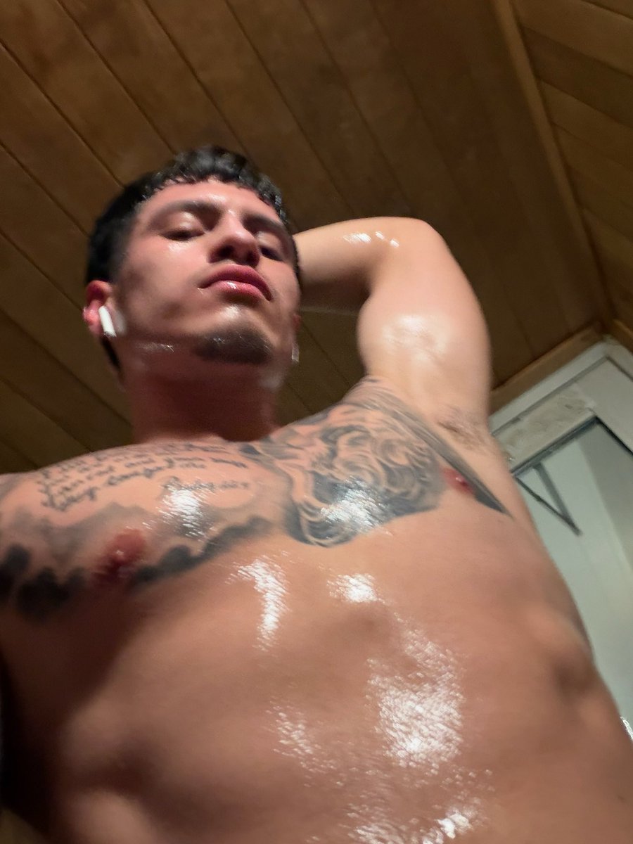 Israelphxx's tweet photo. who needs a tatted latino? https://t.co/2RD7pZVbTf