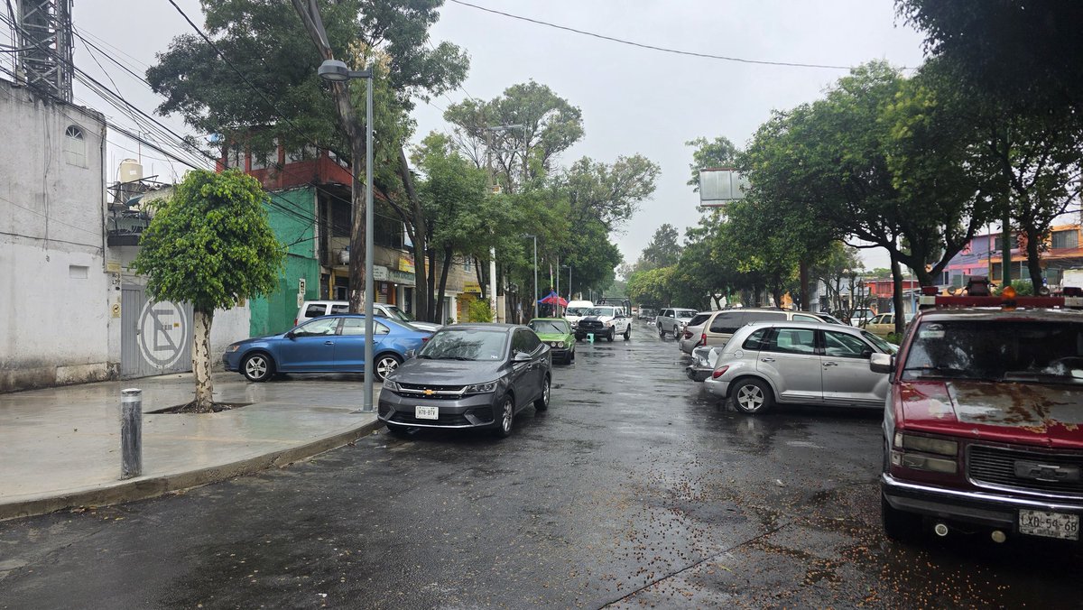 ing_medrano's tweet photo. @PartidoMorenaMx @A_MontielR Es tiempo de mujeres.  Están siendo un desastre en tlalpan y en la ciudad.  Sendero seguro o estacionamiento? Inundación donde no había prolongación miramontes. 
Y la alcalde y la jefe de gobierno se echan la boleta. @Gabyosoriohdz
@ClaraBrugadaM @_VicenteSerrano @julioastillero https://t.co/mpouN0JPel