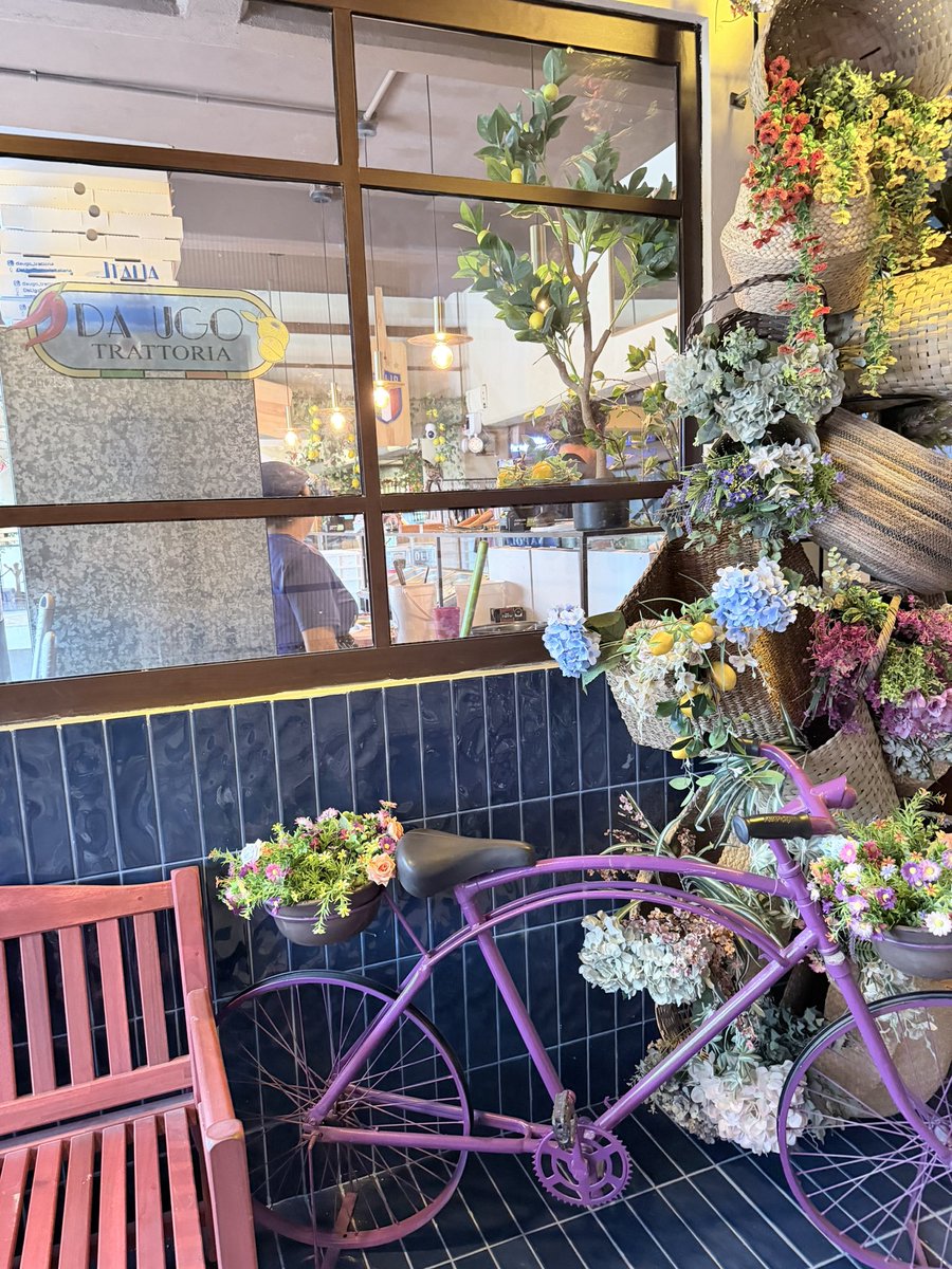 ken9722's tweet photo. Los muertos reciben mas flores que los vivos porque el arrepentimiento es más fuerte que la gratitud. https://t.co/4WR64SYwoq