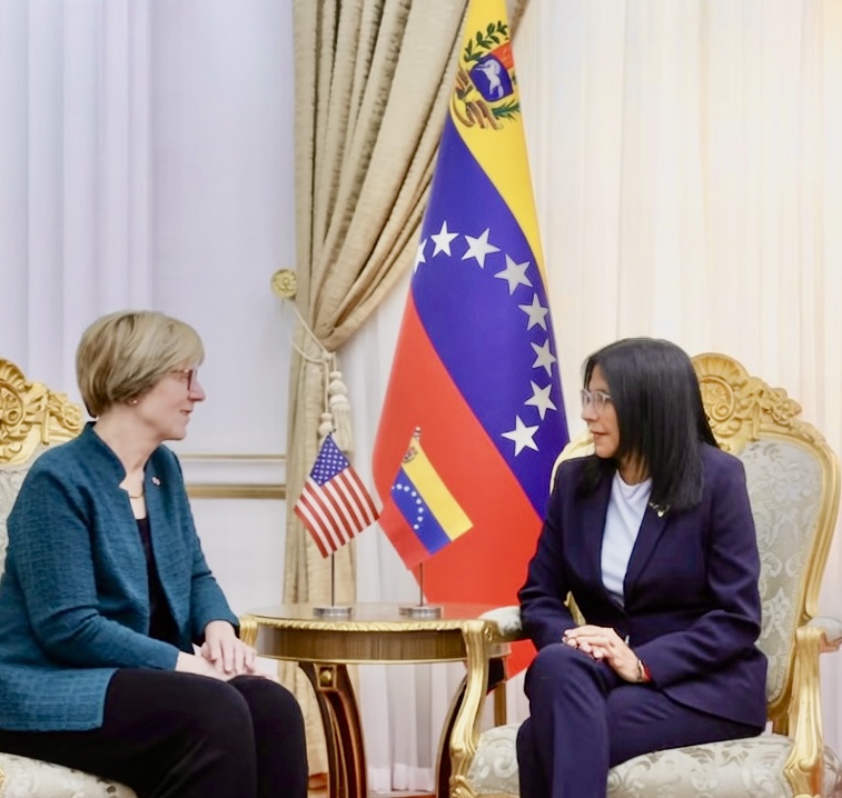 devorahsasha's tweet photo. As an American citizen, this attitude doesn’t sit right with me at all.
The regime of Delcy Rodríguez — which is the same as Maduro’s — has murdered our citizens through the Tren de Aragua and the Cartel of the Suns. One kills and assassinates with its own hands, while the other floods the streets with drugs.
And yet these diplomats show up, laughing and mingling so comfortably with them? What is going on? This is morally wrong.
@RepCarlos
@RepMariaSalazar
@MarioDB
