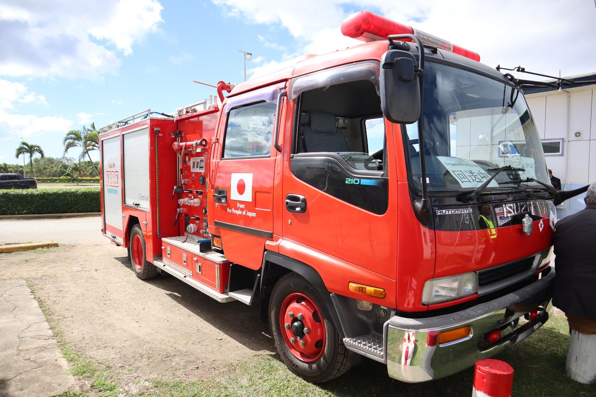 japanintonga's tweet photo. 6月30日 #草の根無償資金協力「ハアパイ空港中古消防車整備計画」引渡式🇹🇴🇯🇵

本支援は日本の自治体が使用した消防車を再整備しトンガ空港公社に供与するものです。ハアパイ空港の防災体制強化が期待されます

#草の根無償は、草の根レベルで開発途上国の人々の生活に根ざした事業を支援するものです🏫 https://t.co/mQZPxVU6Cr