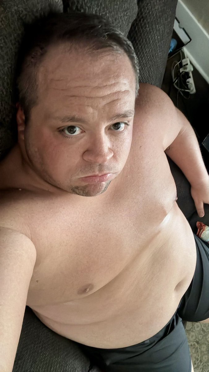 HeyItsJustinL's tweet photo. @beefy_guys @BigWelshTommy Sweaty not wet but same. https://t.co/K1E82Y1KVk