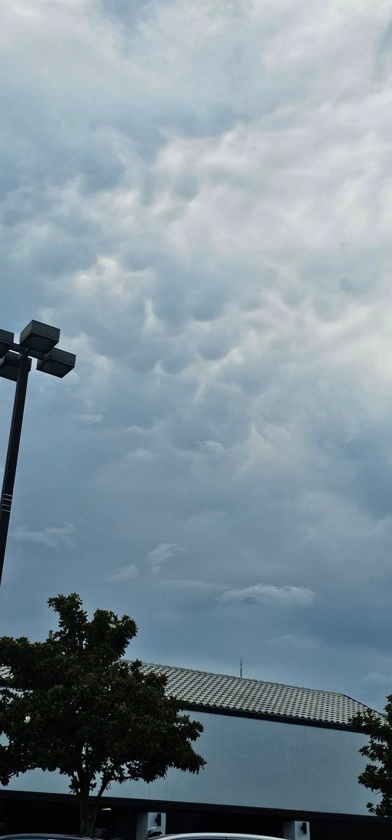 Bts7Healing's tweet photo. I haven't seen Mammatus clouds in forever!  #AfterTheStorm https://t.co/LKOfMG10LP