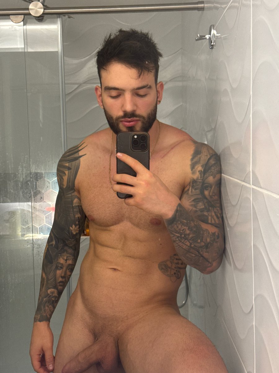 TheOliverColt's tweet photo. Will you help me take a bath? 😏🤯 https://t.co/iNSf26vjMI
