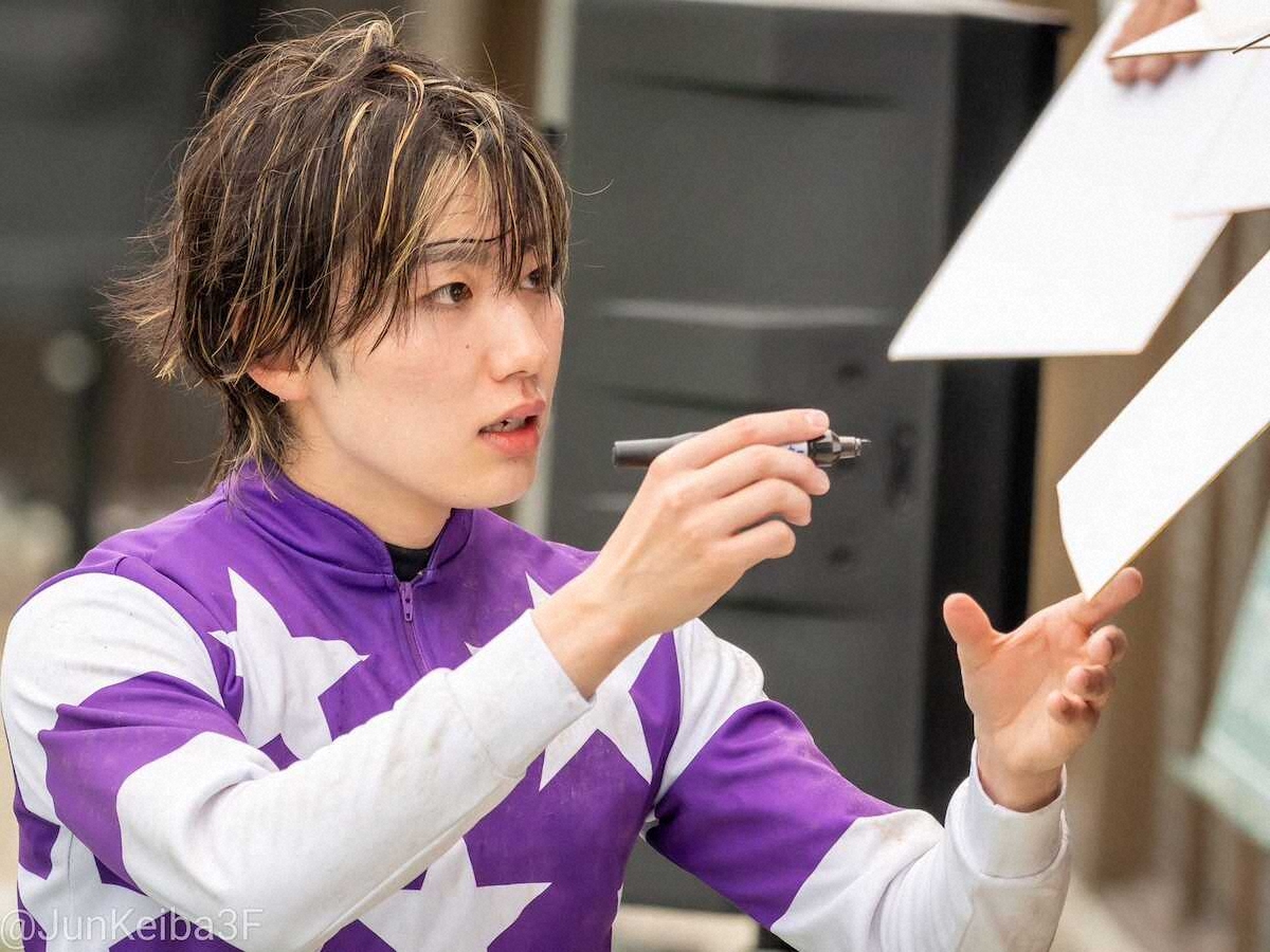 winkeiba_dm's tweet photo. “美容男子”斎藤新が明かす美肌ルーティン　圧倒的ルックス　SNSで話題｜WIN!競馬 https://t.co/USngJfrR4b https://t.co/ABdPIYZvHc