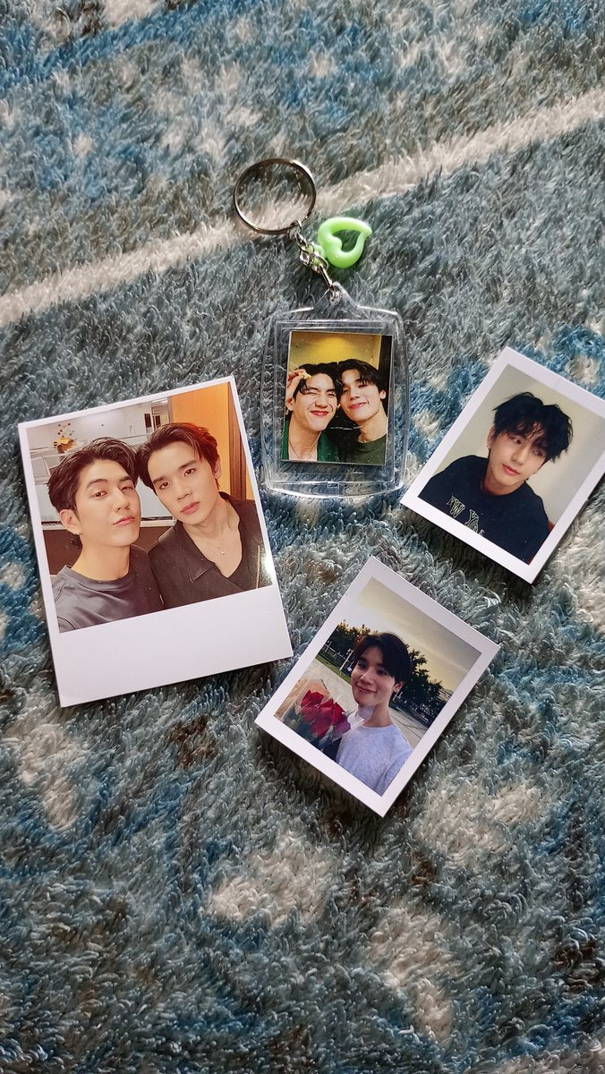 Pathyka_'s tweet photo. ~ Feedback super positivo pra @pam930104, que me vendeu o photobook dos JimmySea. 💜🩵
Chegou lacradinho e muito bem protegido! Ela também me vendeu o photocard do LOL! 
É tudo mt lindo! 😍
E obrigada pelos mimos! Amei ❣ 🙂 https://t.co/5GjdPImFdF