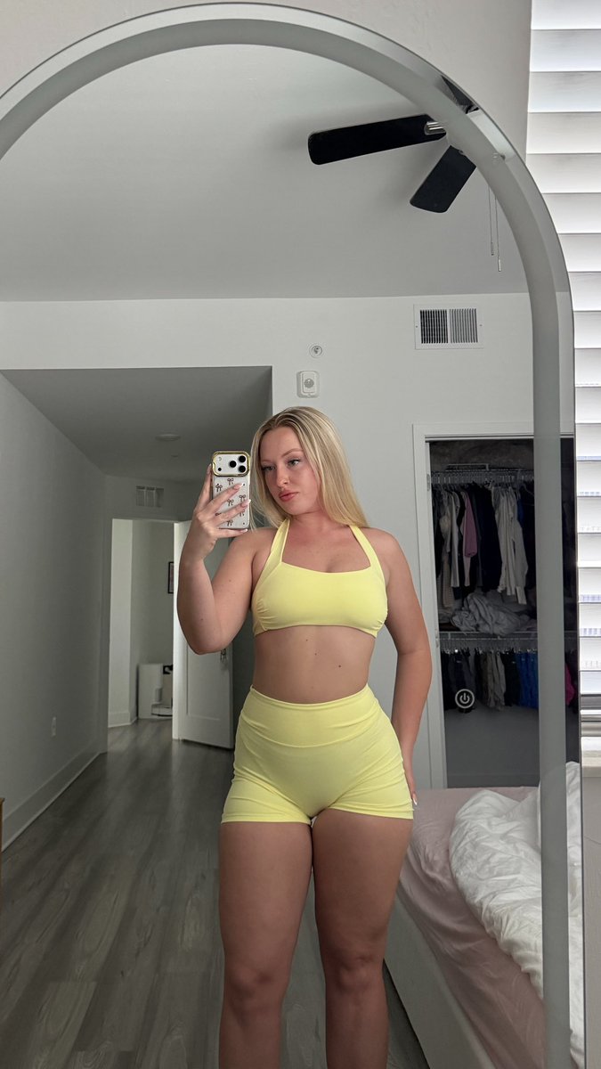 urgoddessjazmin's tweet photo. You are so addicted to my matching gym sets https://t.co/yfPD9WAlUr
