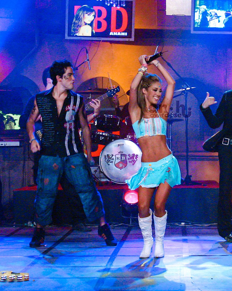 anahioverdose's tweet photo. Anahi e Poncho — No Manches, 2005 🩵 https://t.co/e3SKYwBcEC