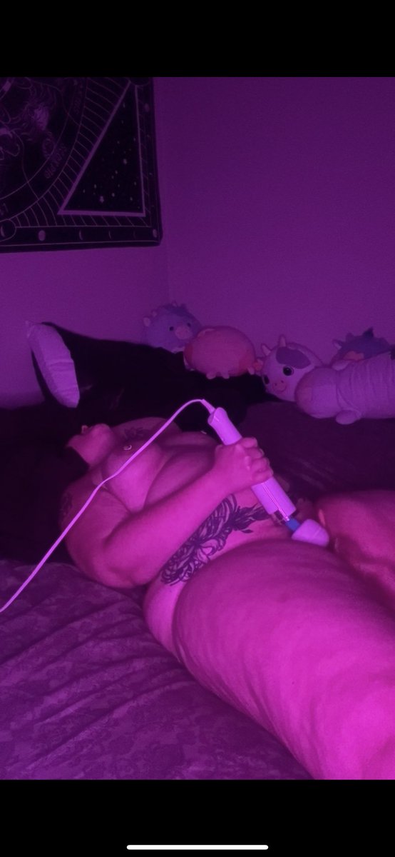 lilithtiedye's tweet photo. Hmmmm… feel like making a video or two for someone/s…. Hit me up guys😏 let’s make something hehehe😈 https://t.co/IcMMi69nFN