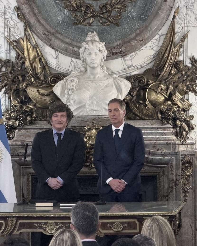 laurmachado's tweet photo. Presentes en la jura de @diegosantilli como Jefe de Gabinete de Ministros. Un día de enorme responsabilidad y compromiso con el futuro de nuestro país. ¡Felicitaciones, Diego, por este nuevo desafío! Todo el éxito en esta gestión. https://t.co/XSWgaaSDP3