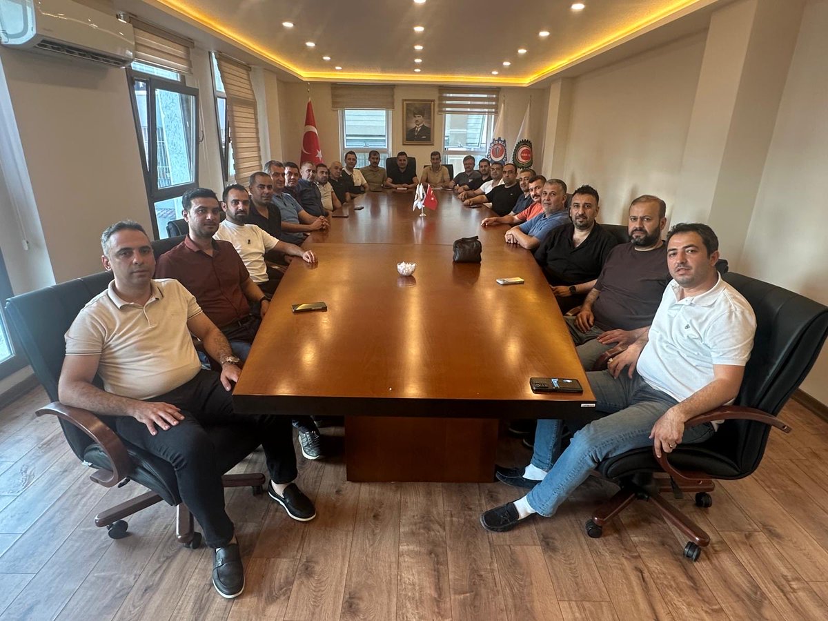 ayhananacar's tweet photo. Şubemizde yaşanan son gelişmelerin ardından İskenderun Şube Yönetim Kurulu olarak, Şube Denetim ve Disiplin Kurulu üyelerimiz ve işyeri temsilcilerimizle istişare toplantısında bir araya geldik. https://t.co/X17ZUVkU0w