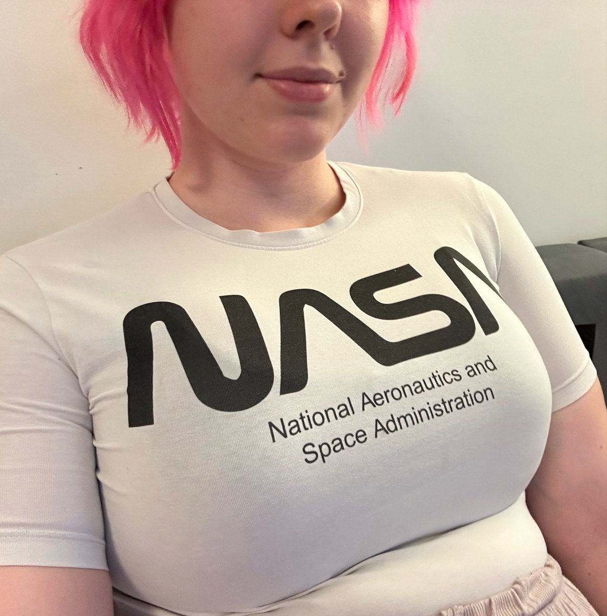 PinkBimboLexxie's tweet photo. wearing this very ironically https://t.co/m65tsSJ2rS
