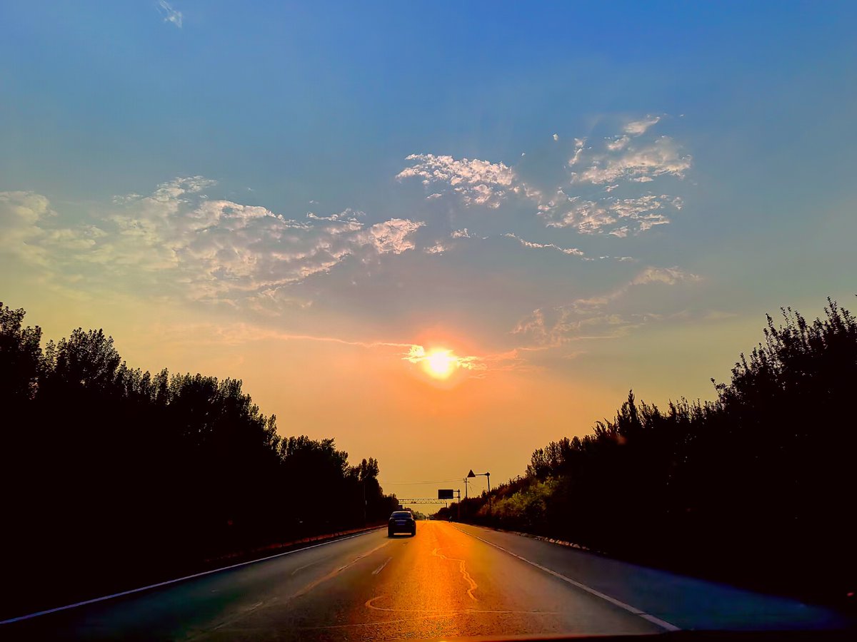LudivinaBaya5's tweet photo. Spontaneous weekend road trip hit the perfect spot—open roads, sunset views, and zero plans = best reset ever! https://t.co/9yfIzwRD7H