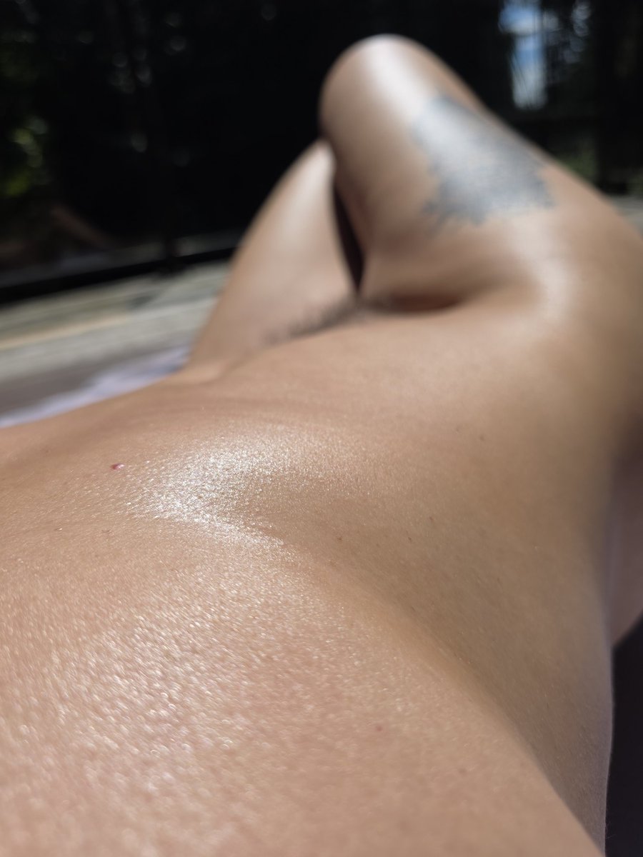 emme_fox's tweet photo. Sunny curves ☀️😎 https://t.co/drg0To1hZJ