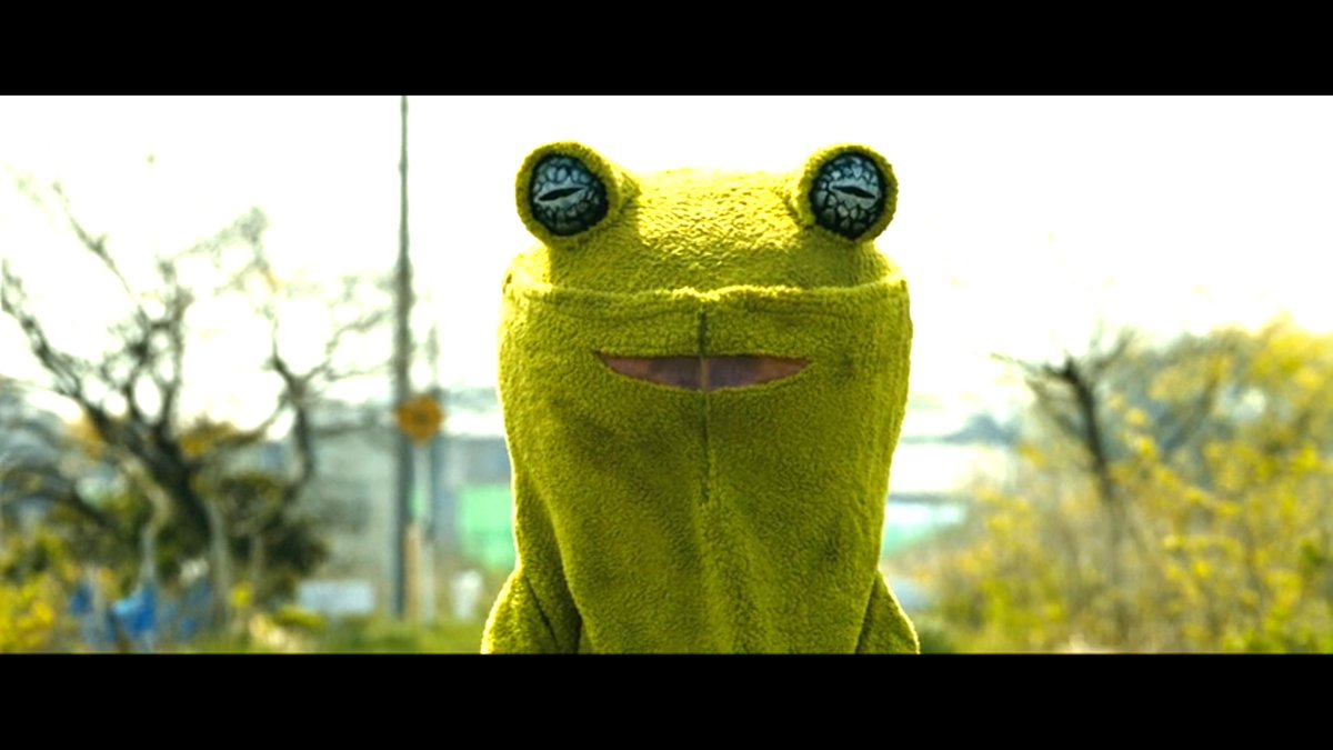 greynomad38's tweet photo. Yakuza Apocalypse
2015

-Seemed right up my alley
-Tonal shifts stark
-Lack of discipline in Miike's direction
-Too long
-Chaos without cohesion
-Manga logic
-Loved the frog.

6/10

#cardboardandkino #movies #action #crime #drama #comedy #vampires #japan https://t.co/piicq0wbC7
