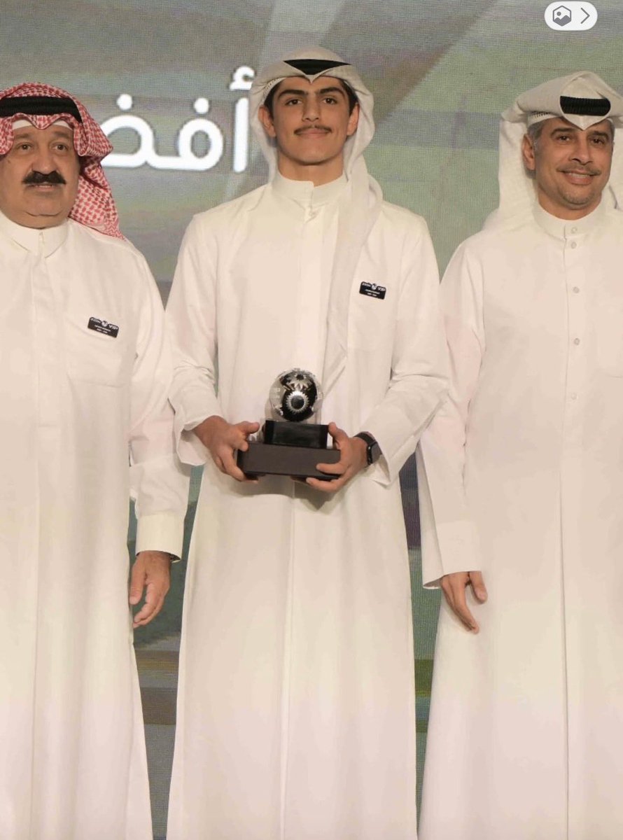 alyarmoukclub's tweet photo. نبارك للاعب نادي اليرموك  عثمان الكندري حصوله على جائزة أفضل حارس مرمى لدوري تحت ١٦ سنة لكرة القدم https://t.co/v2KdvcuGh2