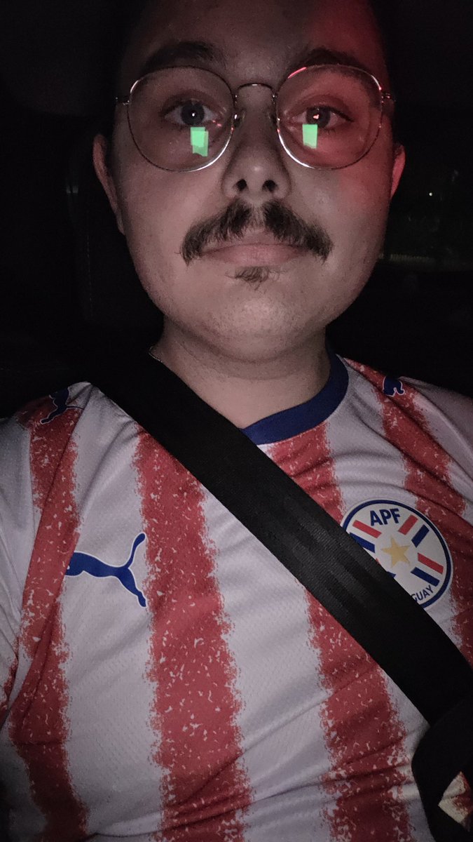 PinhaGabriel_'s tweet photo. Descobrindo que quando voce usa camisa de time homens heteros aleatórios conversam com você https://t.co/A8zhBZTMet