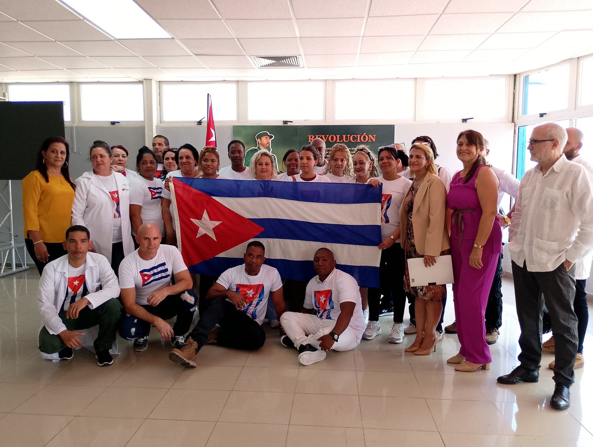 MINSAPCuba's tweet photo. 👨🏻‍⚕️🧑‍⚕️ La viceministra primera de Salud lamentó que la decisión unilateral del Gobierno 🇬🇹 prive a los más vulnerables de su derecho a la salud, y recordó el impacto de 27 años de cooperación: más de 11 mil profesionales cubanos con una huella tangible en su sistema sanitario. https://t.co/bSYps4cnVH