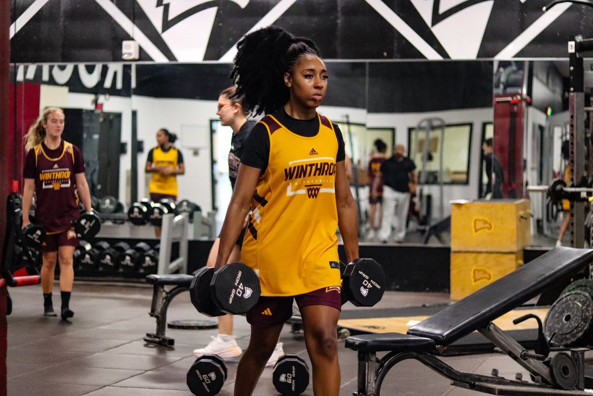 WinthropWBB's tweet photo. No shortcuts. Just work. 😤 #WinthropWBB #GoEagles #ROCKtheHILL https://t.co/ZRMzkT52lg