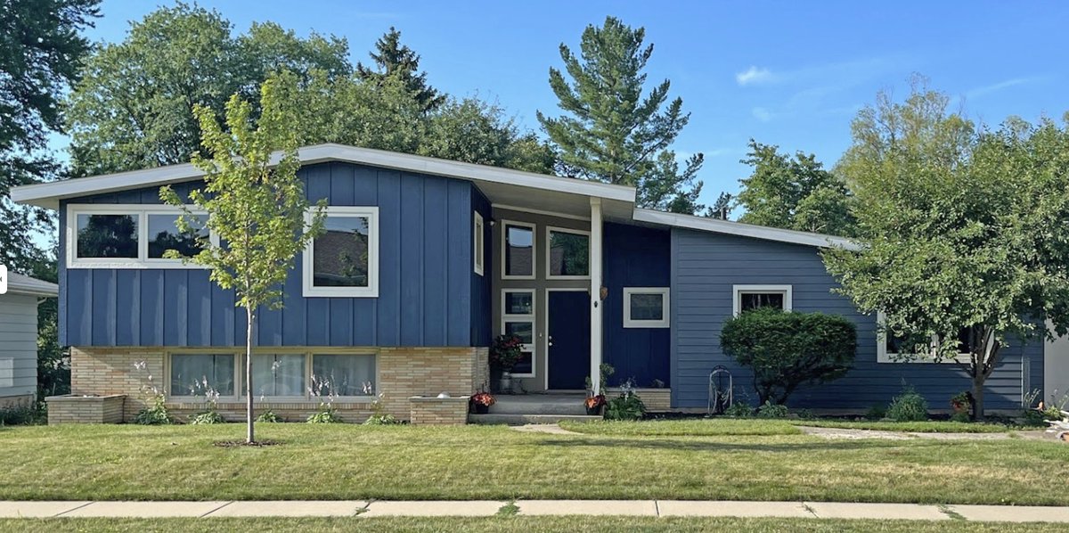 MMHomeRemodel's tweet photo. After and Before 🪄

This home had an incredible transformation after having its siding done by us! What do you guys think? https://t.co/hqJP4QGnU5