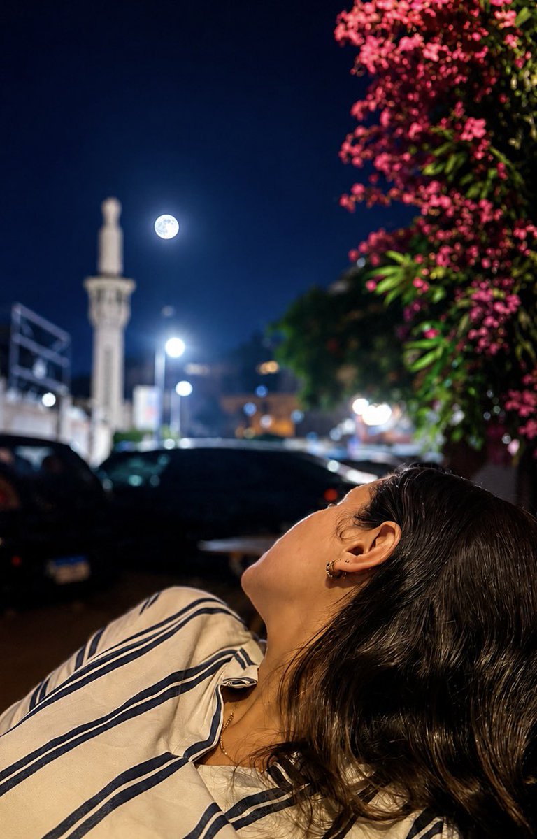 OsamaaSandra's tweet photo. The moon was beautiful … but not as beautiful as the moment🥰 https://t.co/6utUIoIGAd