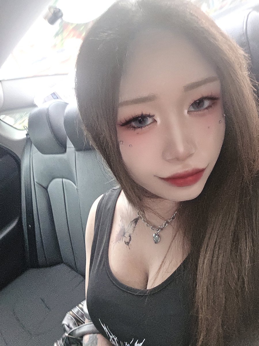 CDwsim's tweet photo. 아침에 어디 기어 나가는걸까나
#씨디 #연락 #러버 #시디 https://t.co/57LHk6GWXs