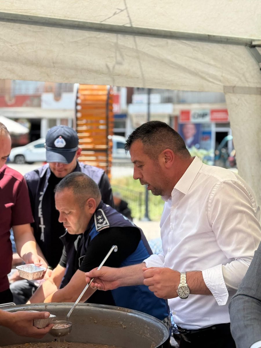 doganhisarbeltr's tweet photo. Muharrem ayının bereketini, Belediyemizin düzenlediği aşure ikramında hemşehrilerimizle paylaştık.

Belediye Başkanımız @ALZTOKLU ve AK Parti İlçe Başkanımız @muzafferokten ’in katıldığı programda bizlerle olan tüm hemşehrilerimize teşekkür ediyor, hayırlı Muharremler diliyoruz. https://t.co/5yV8EJsN2h