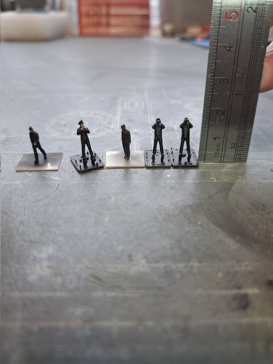 fudge_67's tweet photo. #Justforfunscalemodels 
Just a small time filler before my next build, I ordered 1:144 scale U boat  crew figures from #3DJason when ordering the figures for my B24 build. They are to crew U384 which I built previously to give it some scale https://t.co/8uhCTsWFSG