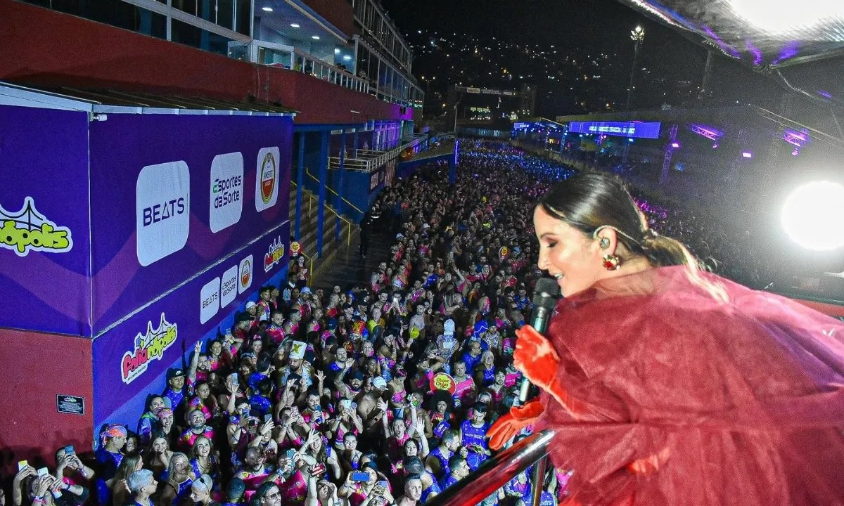 MundoLeitte's tweet photo. AGENDA | @ClaudiaLeitte está confirmada em mais uma edição do Folianópolis, que acontece em Florianópolis, capital do estado de Santa Catarina. Além da artista, nomes como Léo Santana, Tomate, Banda EVA, Timbalada e É o Tchan integram o line up. Nos vemos lá! https://t.co/MX8KcKkjJM