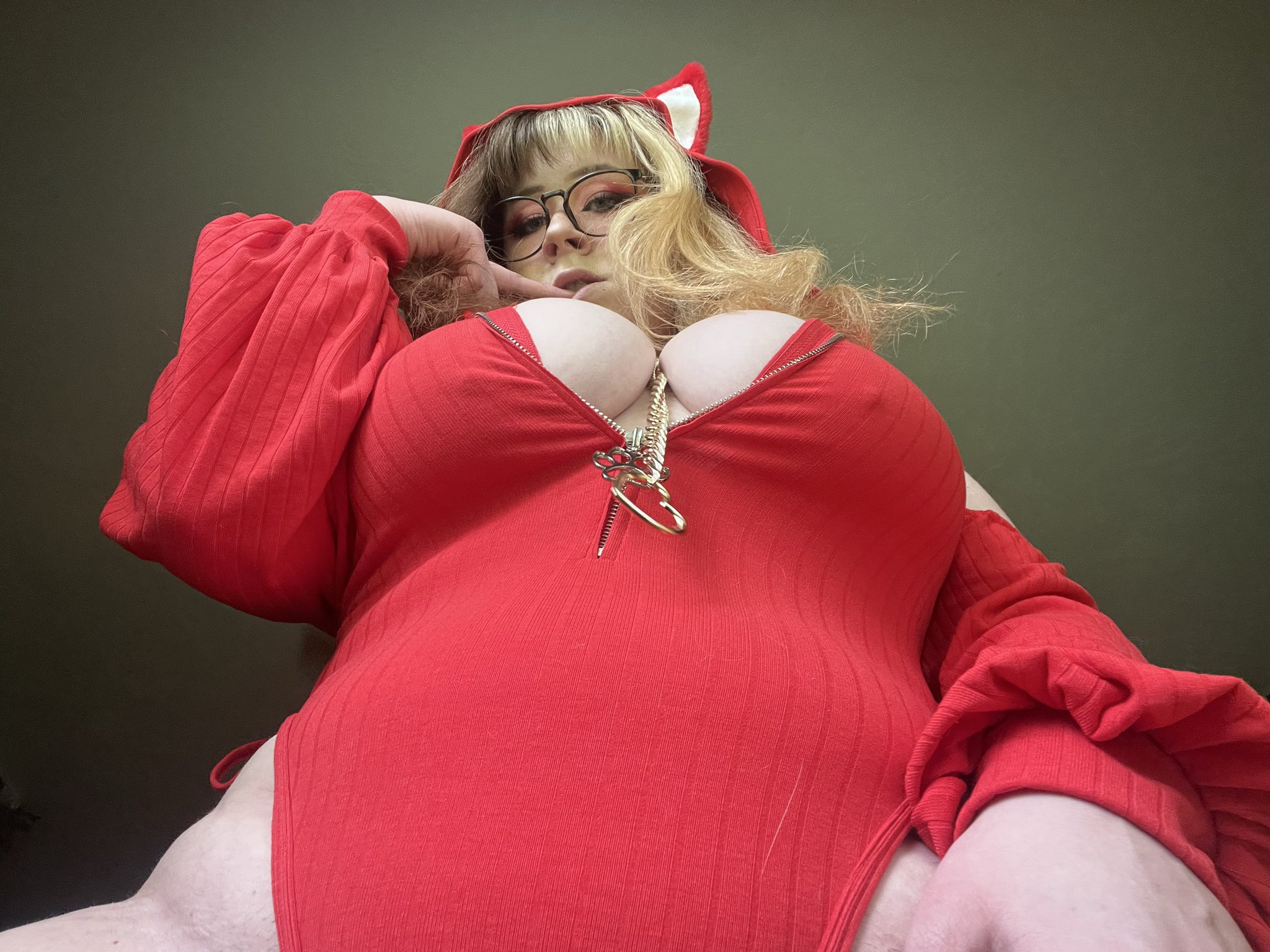 this pic is so milf coded you have permission to call me mommy in this comment section just this once 😘💋 https://t.co/TFr0TokIFg