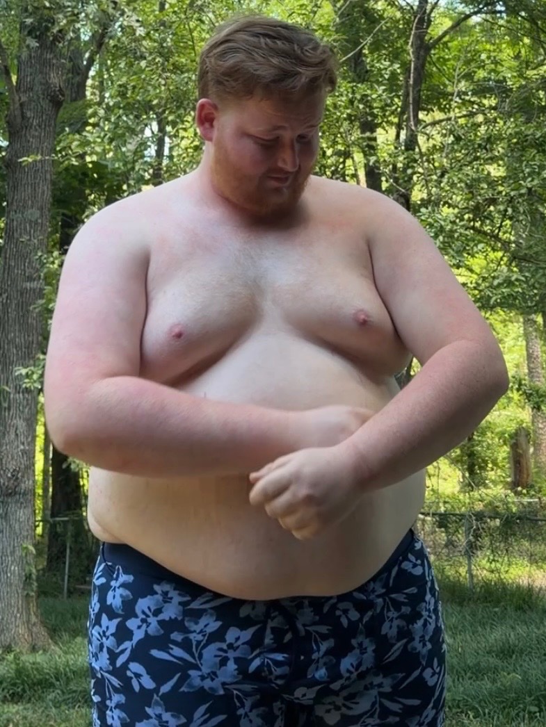 hedonisthog's tweet photo. Tummy Tuesday, Wide Wednesday, idk im just feeling bigger🐽 https://t.co/zbnibF7FZM