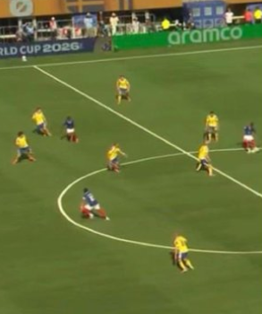 Cr7stianismo_'s tweet photo. ¿Que Mbappé se queda a dos goles del récord de goles en Mundiales de Lionel Messi?

Pues manipulamos el fuera de juego y se lo anulamos.

Esta es la FIFA de Infantino. Un chiste. https://t.co/0GkadO00ia