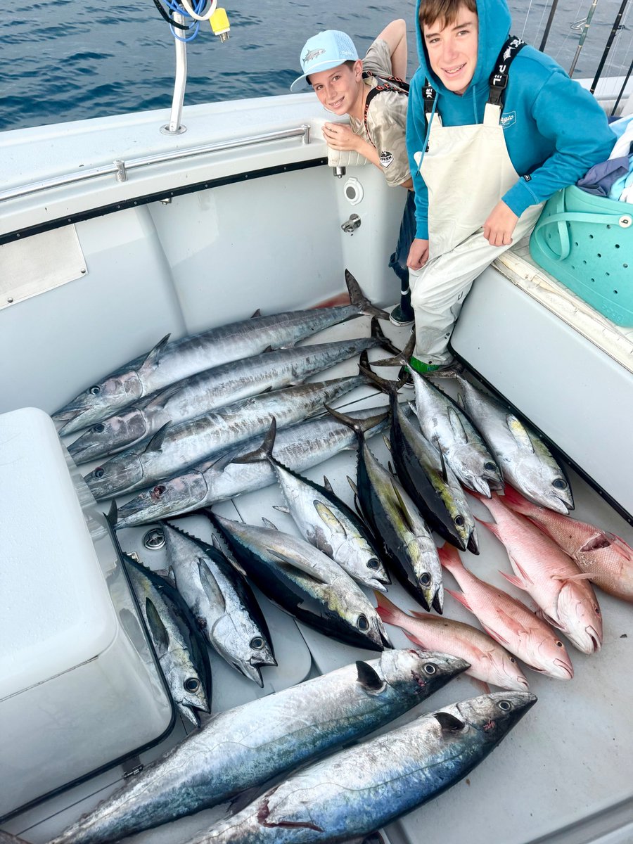 reel_guides's tweet photo. One trip. Four species. 🎣
Tuna, wahoo, kingfish, and mutton snapper. We'll take that every time.
#FloridaKeysFishing #Wahoo #TunaFishing https://t.co/rhiMbBBUaH