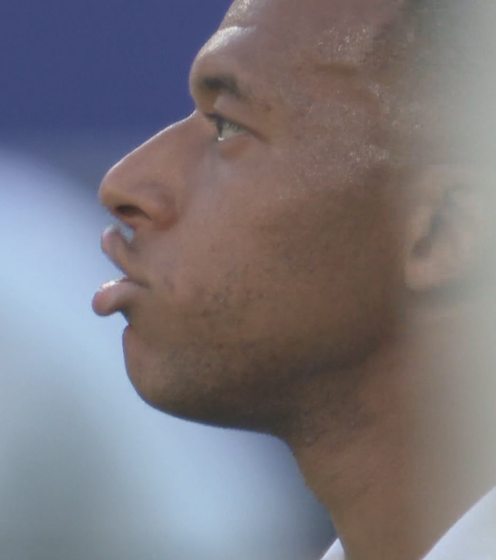 TouchlineX's tweet photo. 📸 - Kylian Mbappé after hitting the POST! https://t.co/a9zlP8oOcg