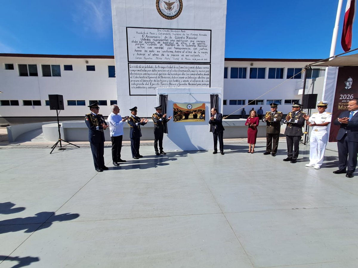 LaPrensaSonora's tweet photo. La @GN_MEXICO_  está haciendo historia; gracias a su compromiso los homicidios dolosos se han reducido en 46%: @Claudiashein  y @AlfonsoDurazo  en el 7° aniversario de la GN
https://t.co/UKZz5ivKb2 https://t.co/qJ78wLsDcE