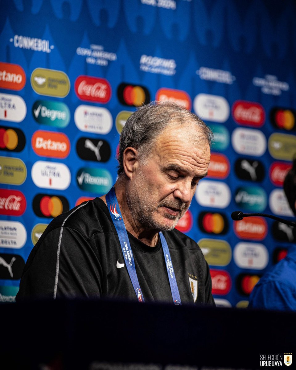 Punto_Penal's tweet photo. 😳 “Hubo un pedido de los jugadores de reducir el tiempo de las charlas y yo accedí a eso"

✍️ Marcelo Bielsa en conferencia de prensa https://t.co/GljTmS8sPY