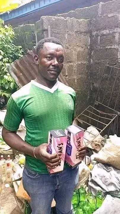 Riddwane's tweet photo. An Enugu State indigene, Chinedu Onu, has been arrested in Ikot Ukpong, Eket Local Government Area of Akwa Ibom State, for allegedly adulterating different brands of alcoholic drinks. https://t.co/Z4sqddB871