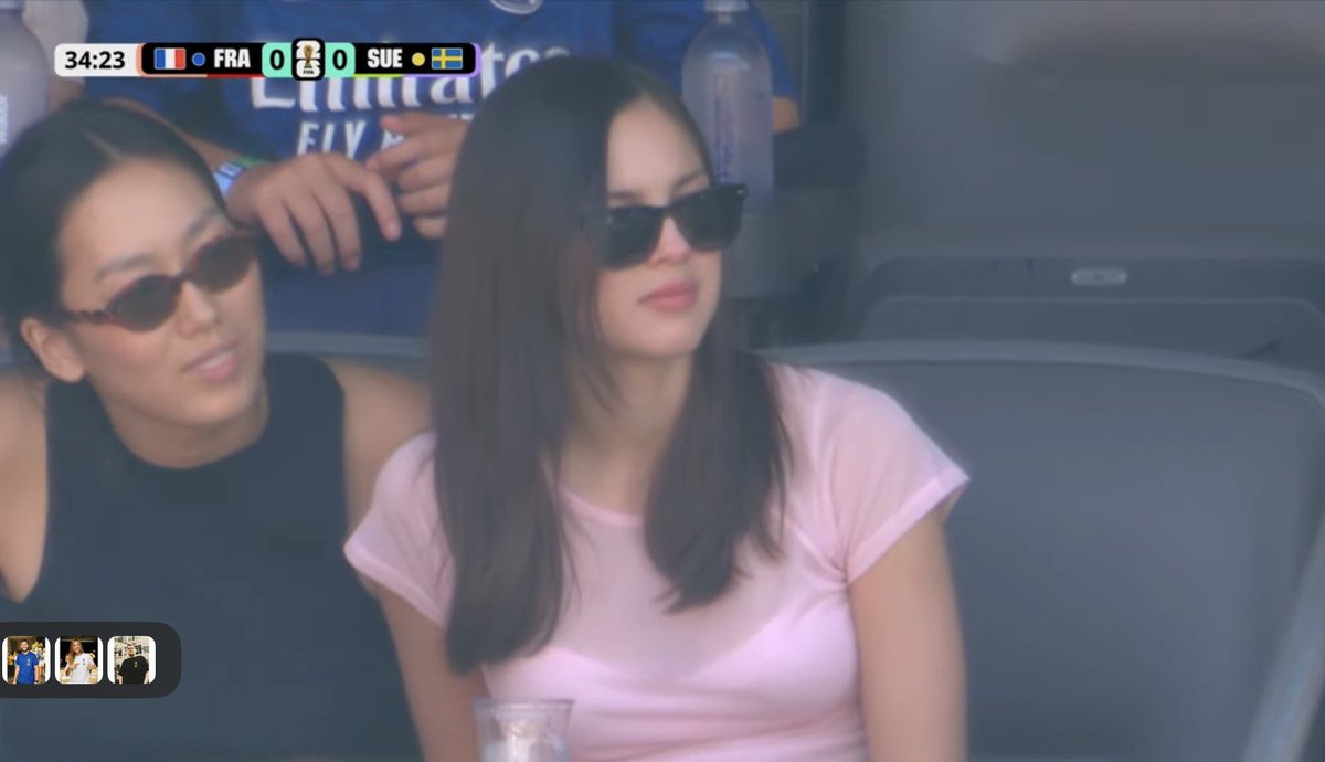 castlesliv's tweet photo. A OLIVIA NO ESTÁDIO ASSISTINDO A FRANÇA E SUÉCIA AAAAAAA https://t.co/oInfwtghLq